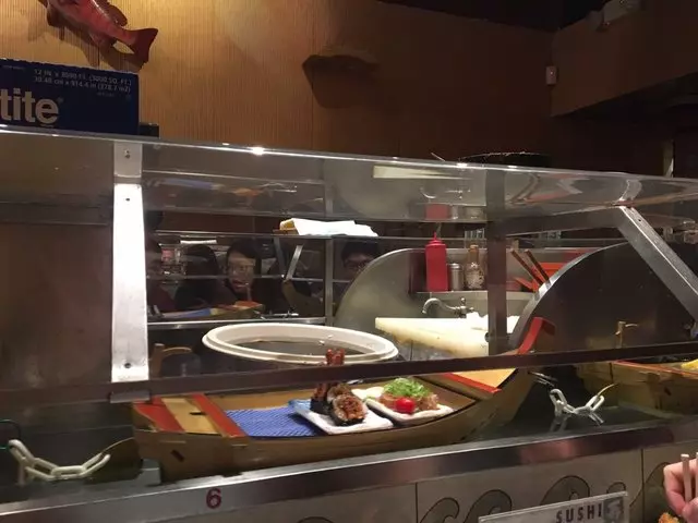 Warakubune Sushi