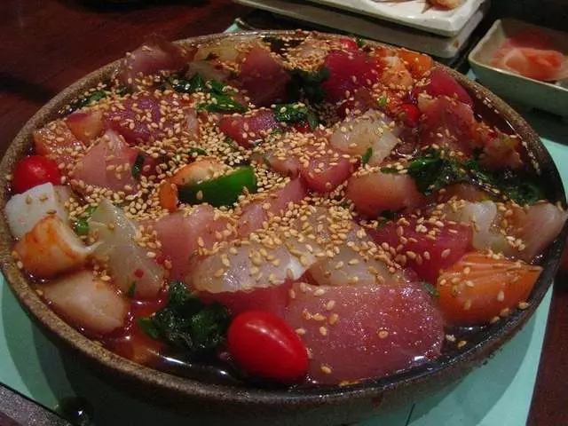 Warakubune Sushi