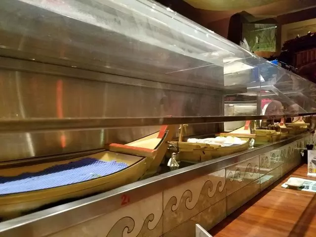 Warakubune Sushi