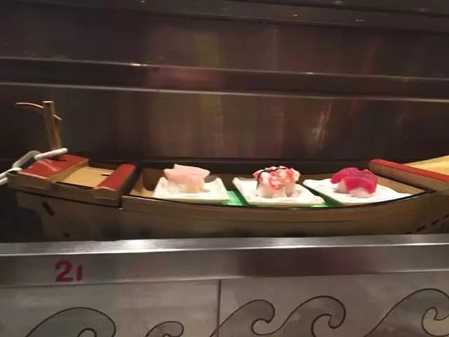 Warakubune Sushi