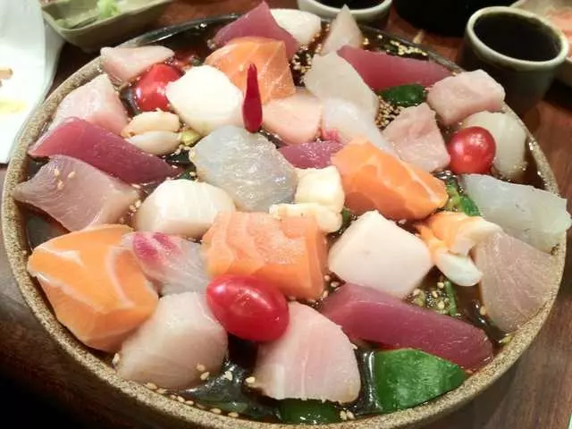 Warakubune Sushi