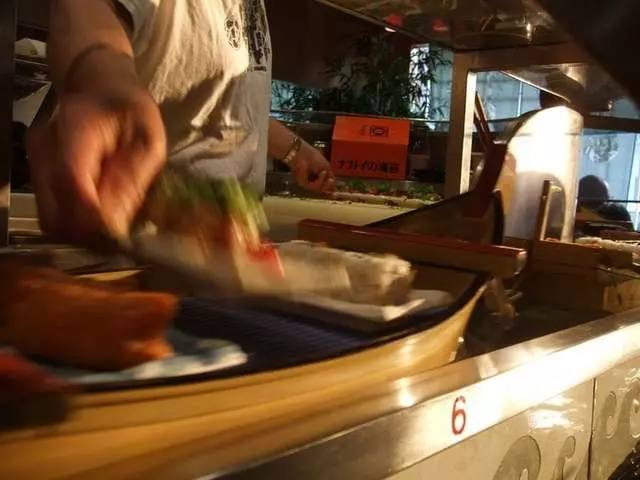 Warakubune Sushi