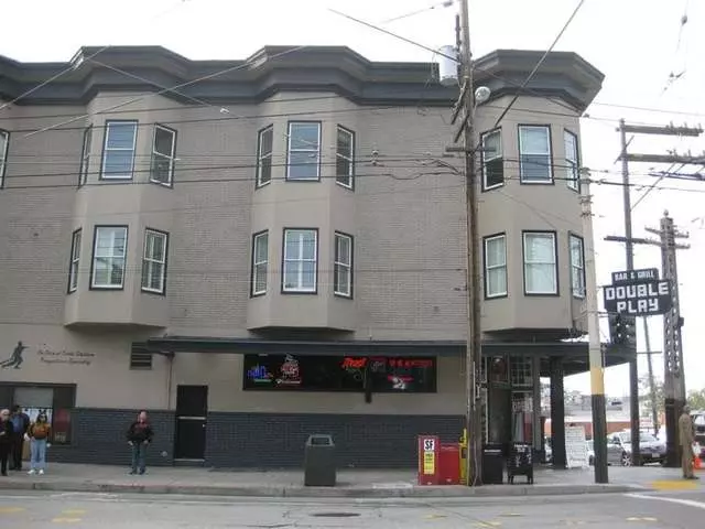 Double Play Bar & Grill