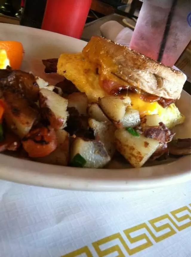 Double Play Bar & Grill