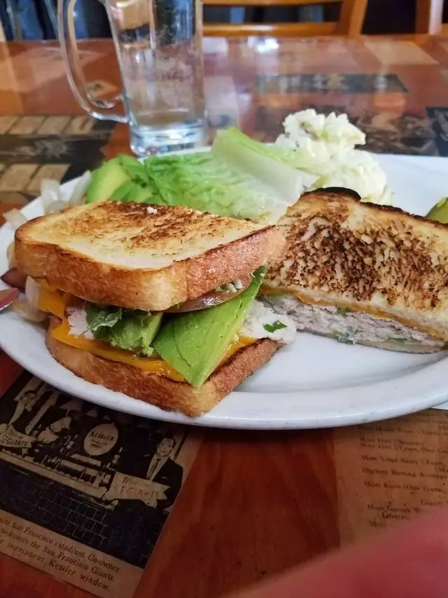 Double Play Bar & Grill