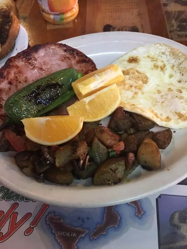 Double Play Bar & Grill