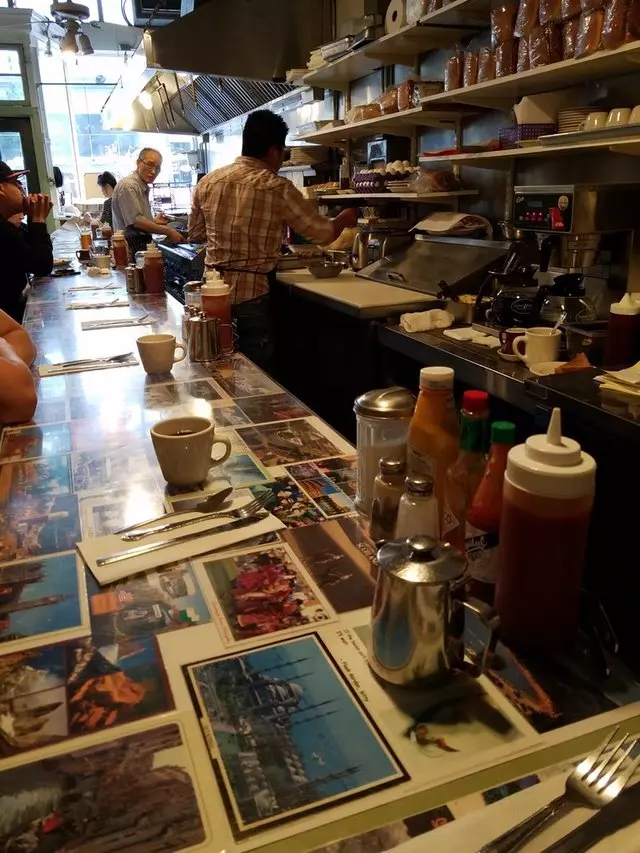 Art’s Cafe