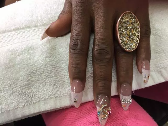 Artistic Nails & Spa