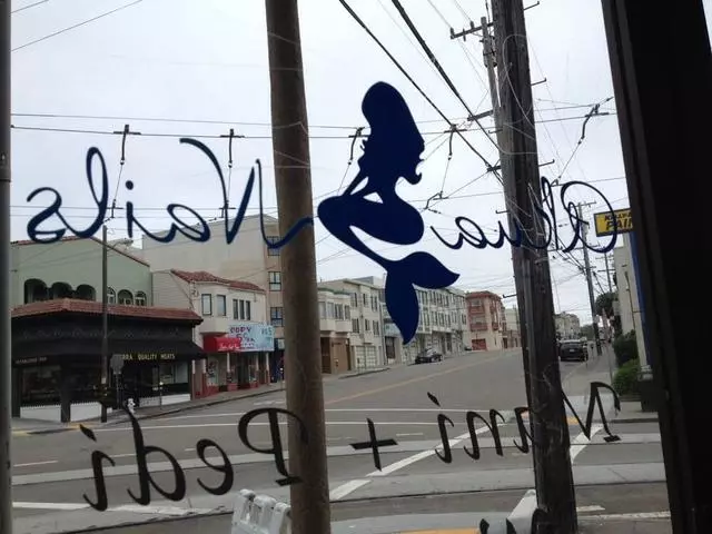 Akua Nail Salon