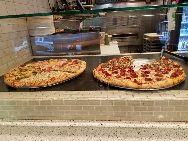 Nizario’s Pizza