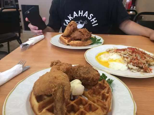 Auntie April’s Chicken-n-Waffles