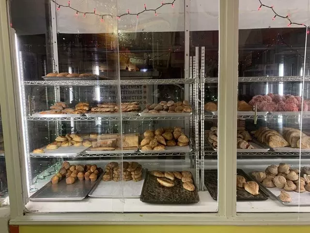 La Reyna Bakery & Coffee Shop