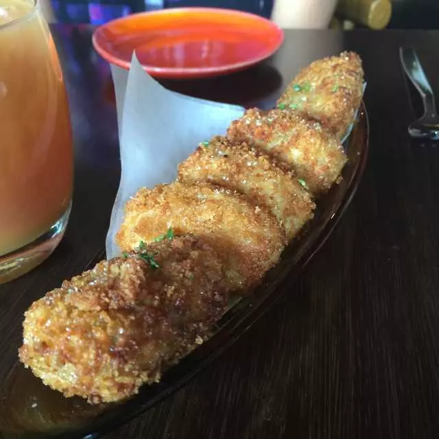 Canela Bistro & Wine Bar