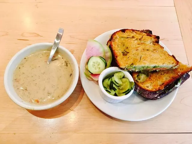 Nourish Cafe