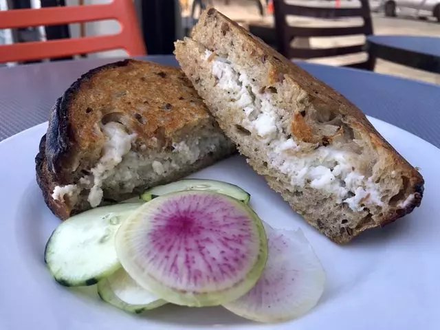 Nourish Cafe