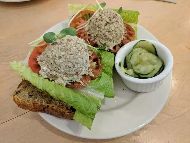 Nourish Cafe
