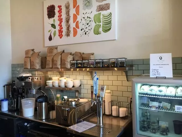 Nourish Cafe