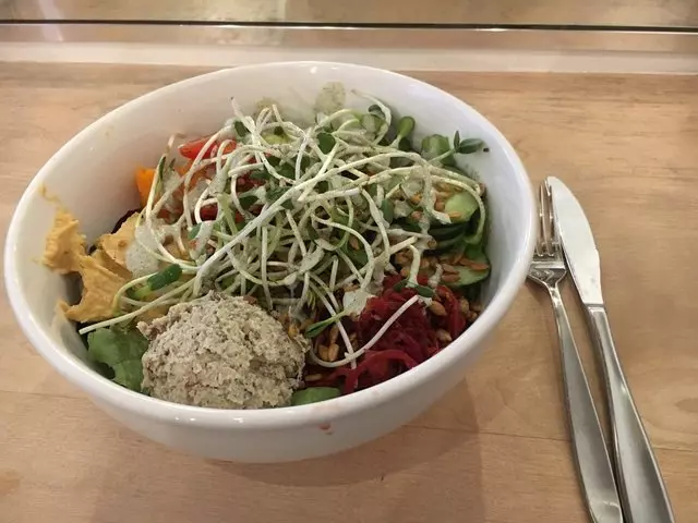 Nourish Cafe