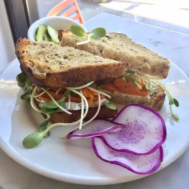 Nourish Cafe