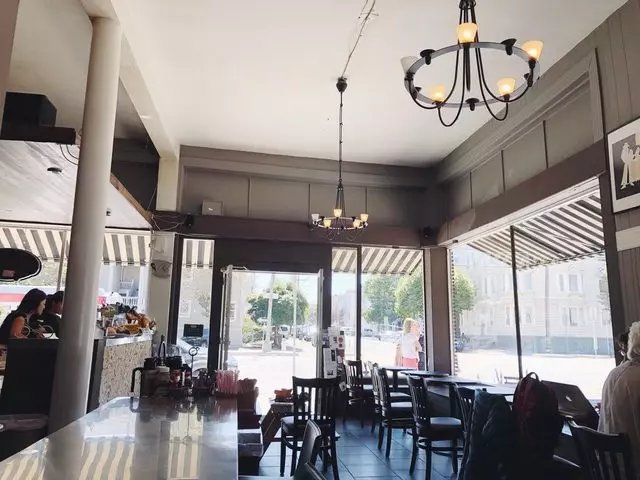 Ashley’s Cafe