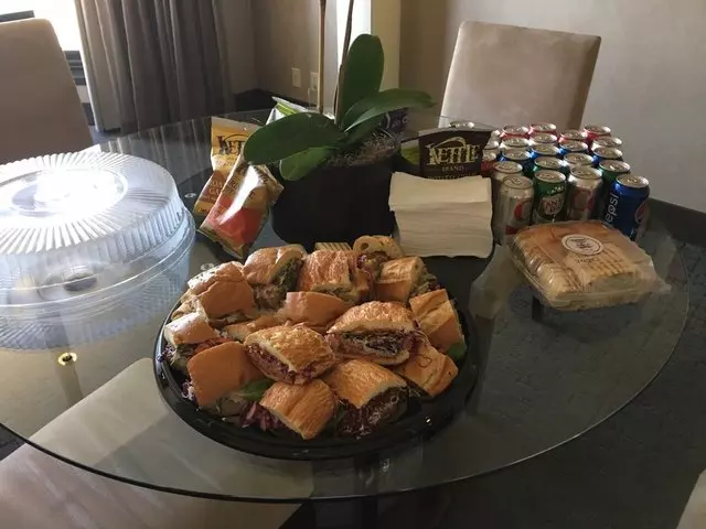 Handy Deli