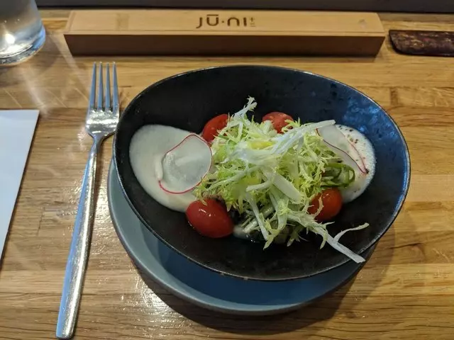 jū-ni