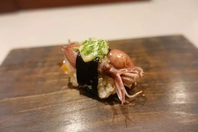 jū-ni