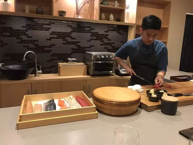 jū-ni