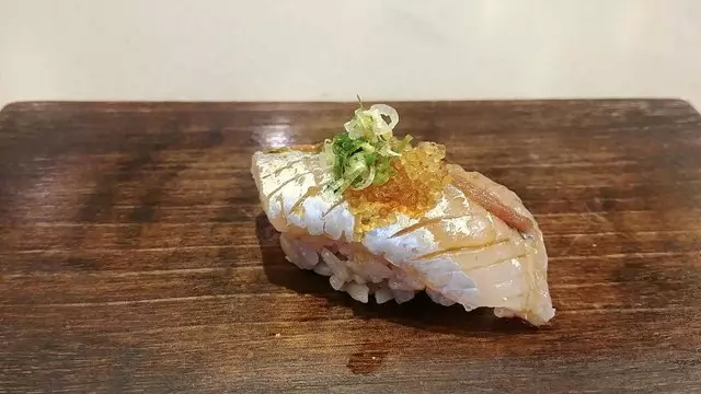 jū-ni