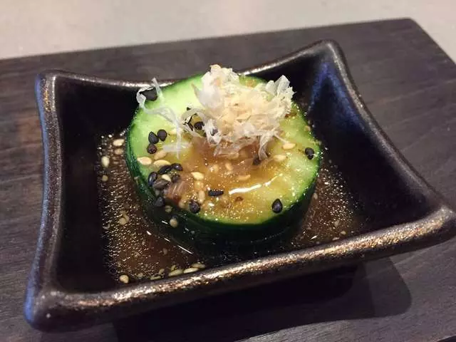 jū-ni