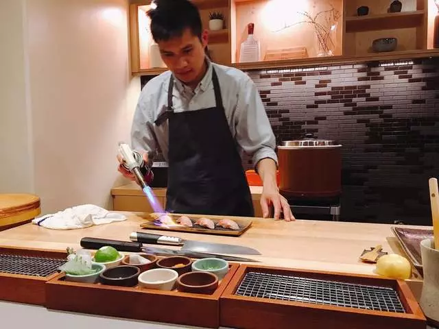 jū-ni