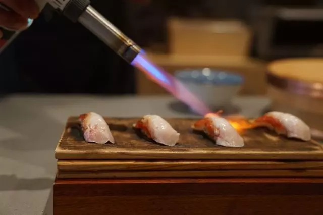 jū-ni