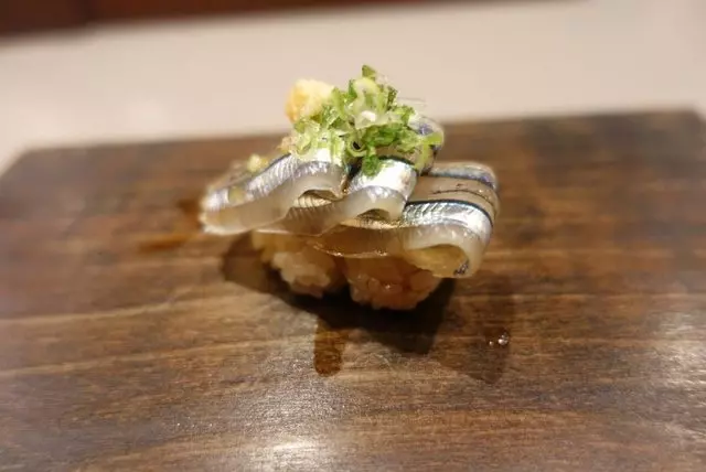 jū-ni