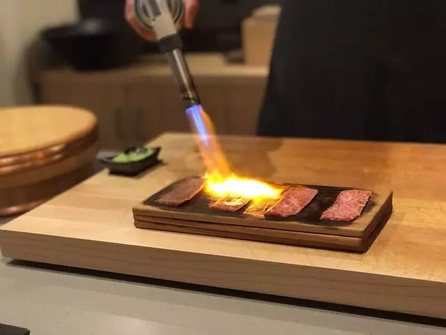 jū-ni