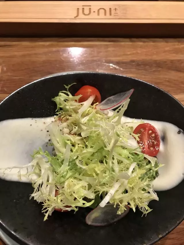 jū-ni
