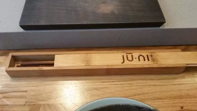 jū-ni