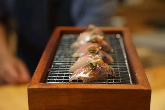 jū-ni