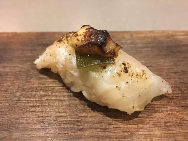 jū-ni