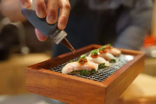 jū-ni