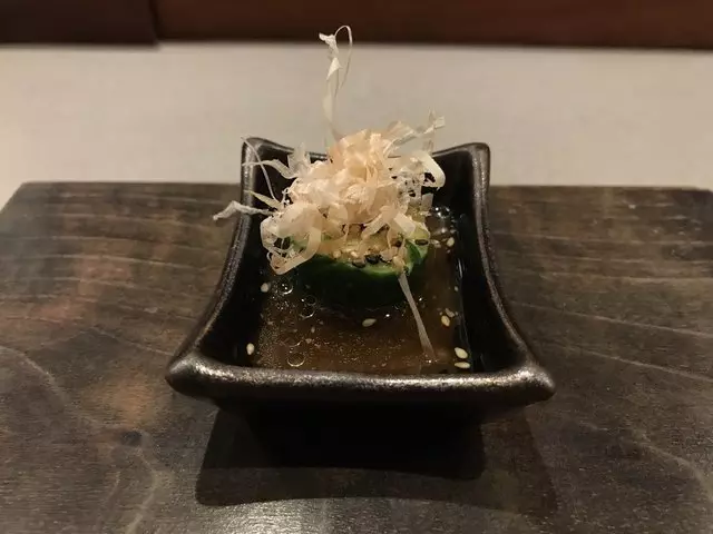 jū-ni