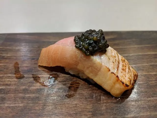 jū-ni