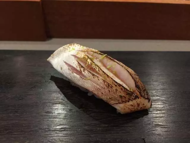 jū-ni