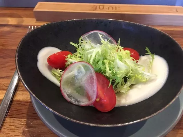 jū-ni