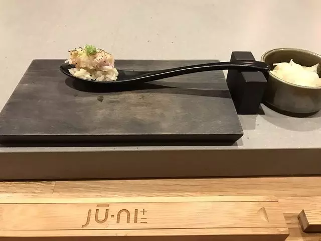 jū-ni