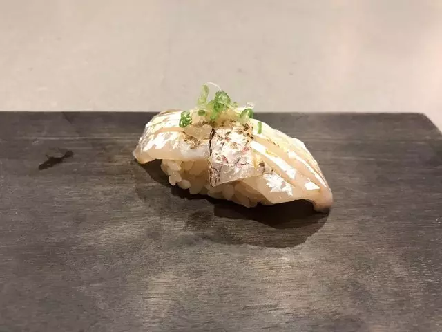 jū-ni