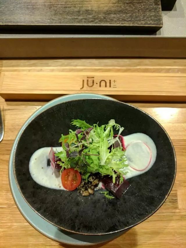 jū-ni
