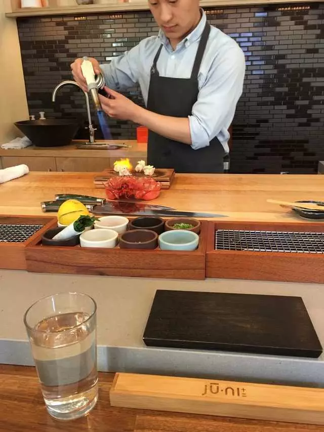 jū-ni